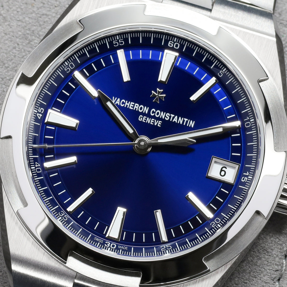 Vacheron Constantin Overseas  2026 Complete 41mm  Stainless Steel Blue Dial Stainless Steel Maltese Cross-Inspired Bezel Stainless Steel Bracelet with Interchangeable Strap Options 4520V