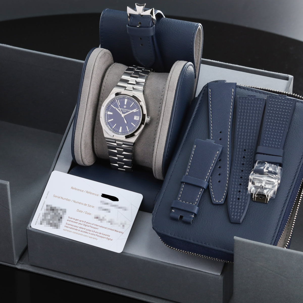 Vacheron Constantin Overseas 2026 Complete 41mm Stainless Steel Sunburst Blue Dial Stainless Steel Maltese Cross-Inspired Bezel Stainless Steel Bracelet with Interchangeable Strap Options 4520V