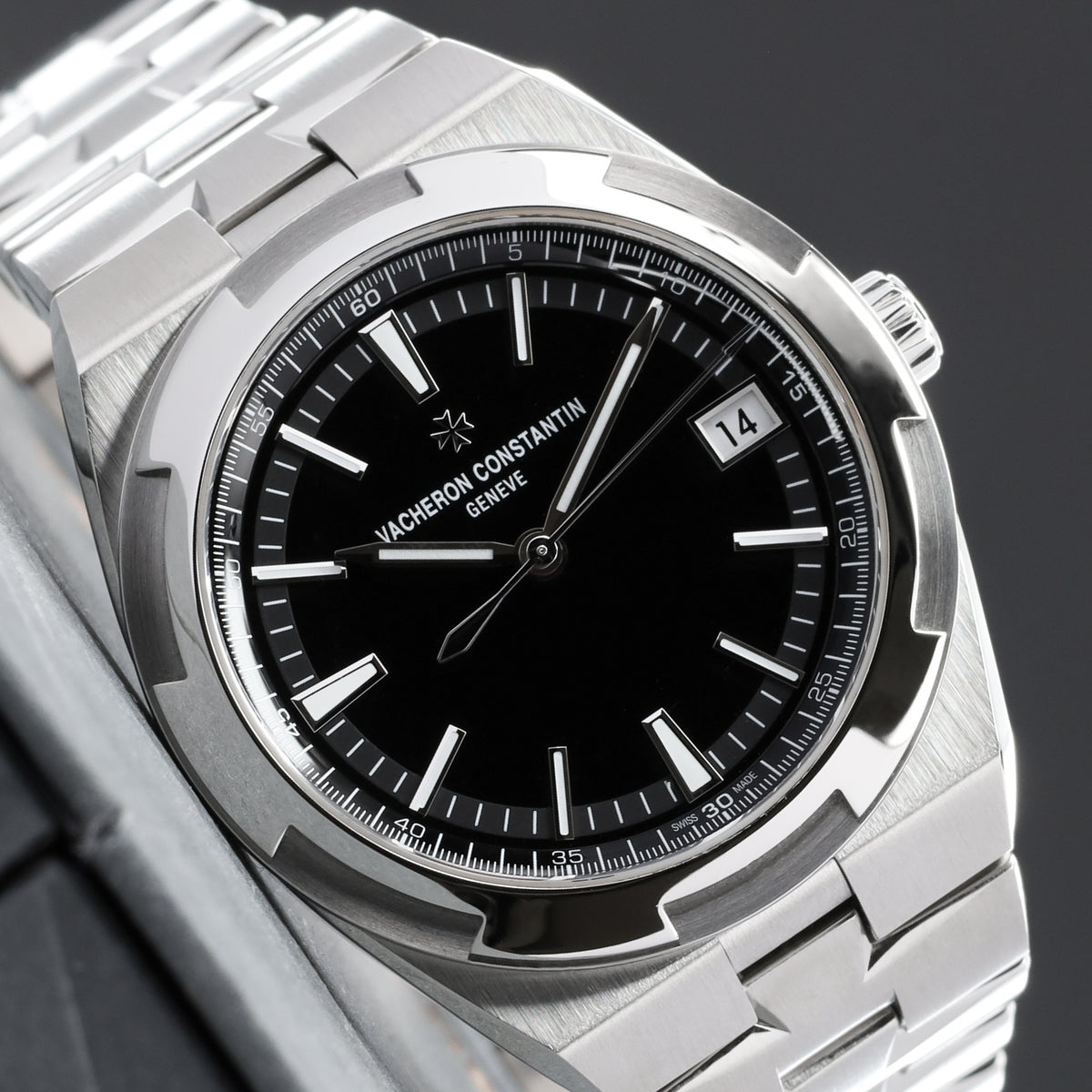 Vacheron Constantin Overseas 2025 Complete 41mm Stainless Steel Black Dial Stainless Steel Six-Sided Bezel Stainless Steel Integrated Bracelet with Triple-Blade Folding Clasp 4520V/210A-B483