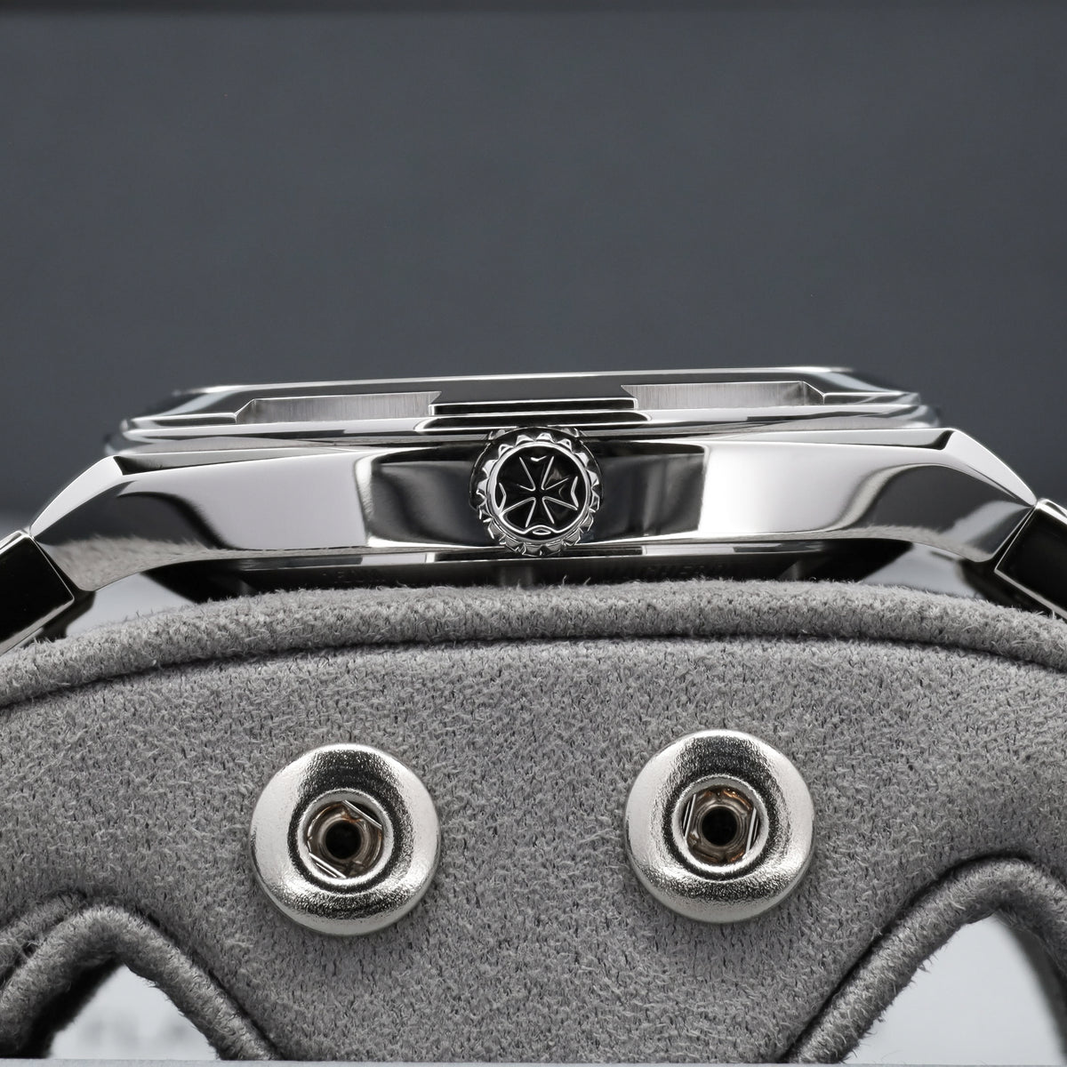 Vacheron Constantin Overseas 2025 Complete 41mm Stainless Steel Black Dial Stainless Steel Six-Sided Bezel Stainless Steel Integrated Bracelet with Triple-Blade Folding Clasp 4520V/210A-B483