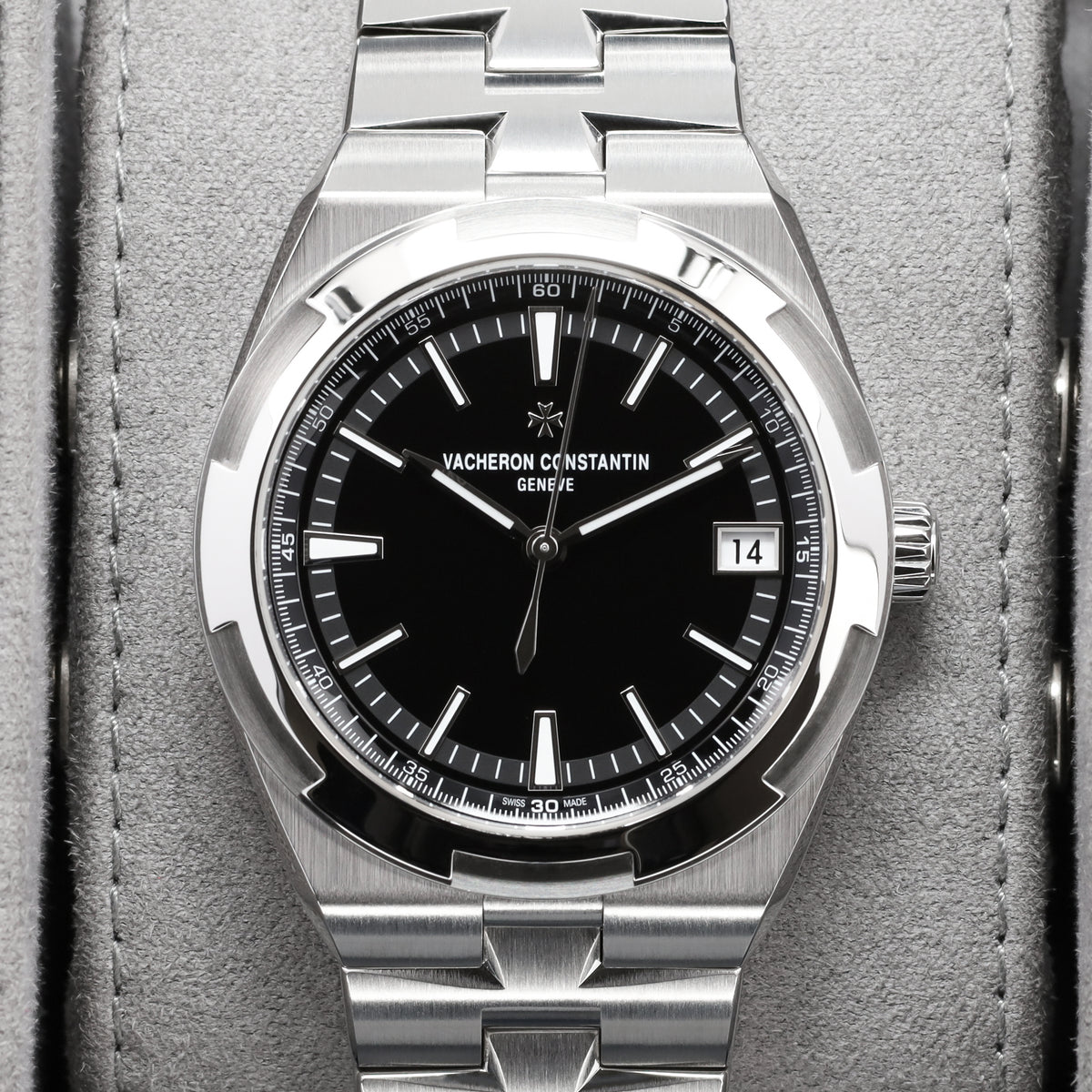 Vacheron Constantin Overseas 2025 Complete 41mm Stainless Steel Black Dial Stainless Steel Six-Sided Bezel Stainless Steel Integrated Bracelet with Triple-Blade Folding Clasp 4520V/210A-B483