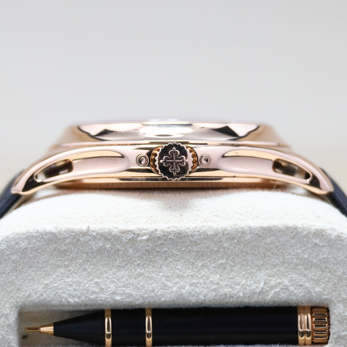 Patek Annual Calendar 2018 Complete 40mm 18k Rose Gold White Dial Rose Gold Bezel Black Alligator Leather Strap 5205R
