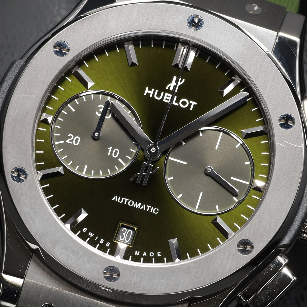 Hublot Classic Fusion 45mm Titanium Case Green Dial Titanium Bezel Leather/Rubber Strap 521.NX.8970.LR
