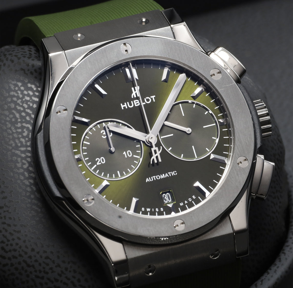 Hublot Classic Fusion 45mm Titanium Case Green Dial Titanium Bezel Leather/Rubber Strap 521.NX.8970.LR