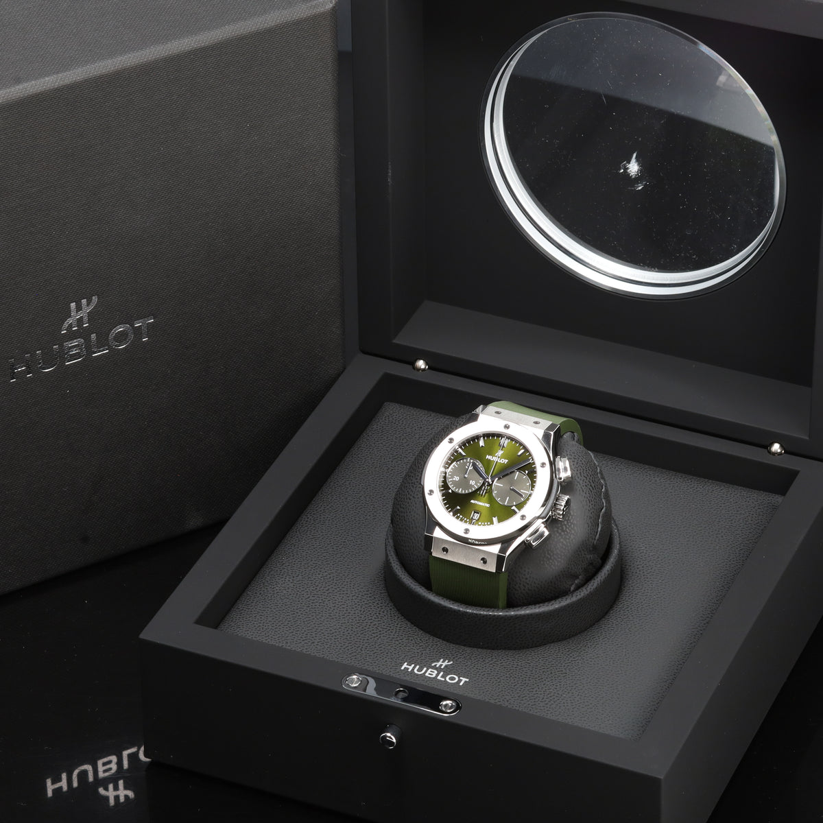 Hublot Classic Fusion 45mm Titanium Case Green Dial Titanium Bezel Leather/Rubber Strap 521.NX.8970.LR