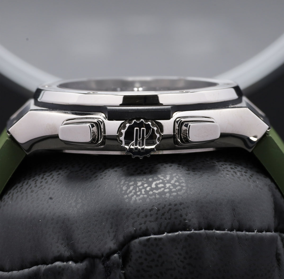 Hublot Classic Fusion 45mm Titanium Case Green Dial Titanium Bezel Leather/Rubber Strap 521.NX.8970.LR