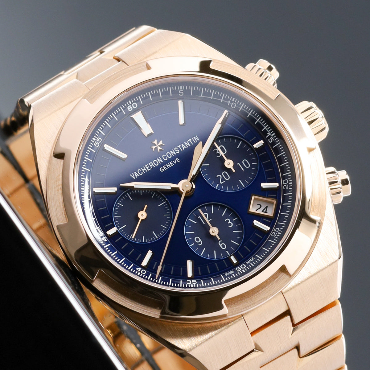 Vacheron Constantin Overseas 2023 Complete 42.5mm 18k Rose Gold Blue Dial 18k Rose Gold Bezel 18k Rose Gold Bracelet 5500v/110R