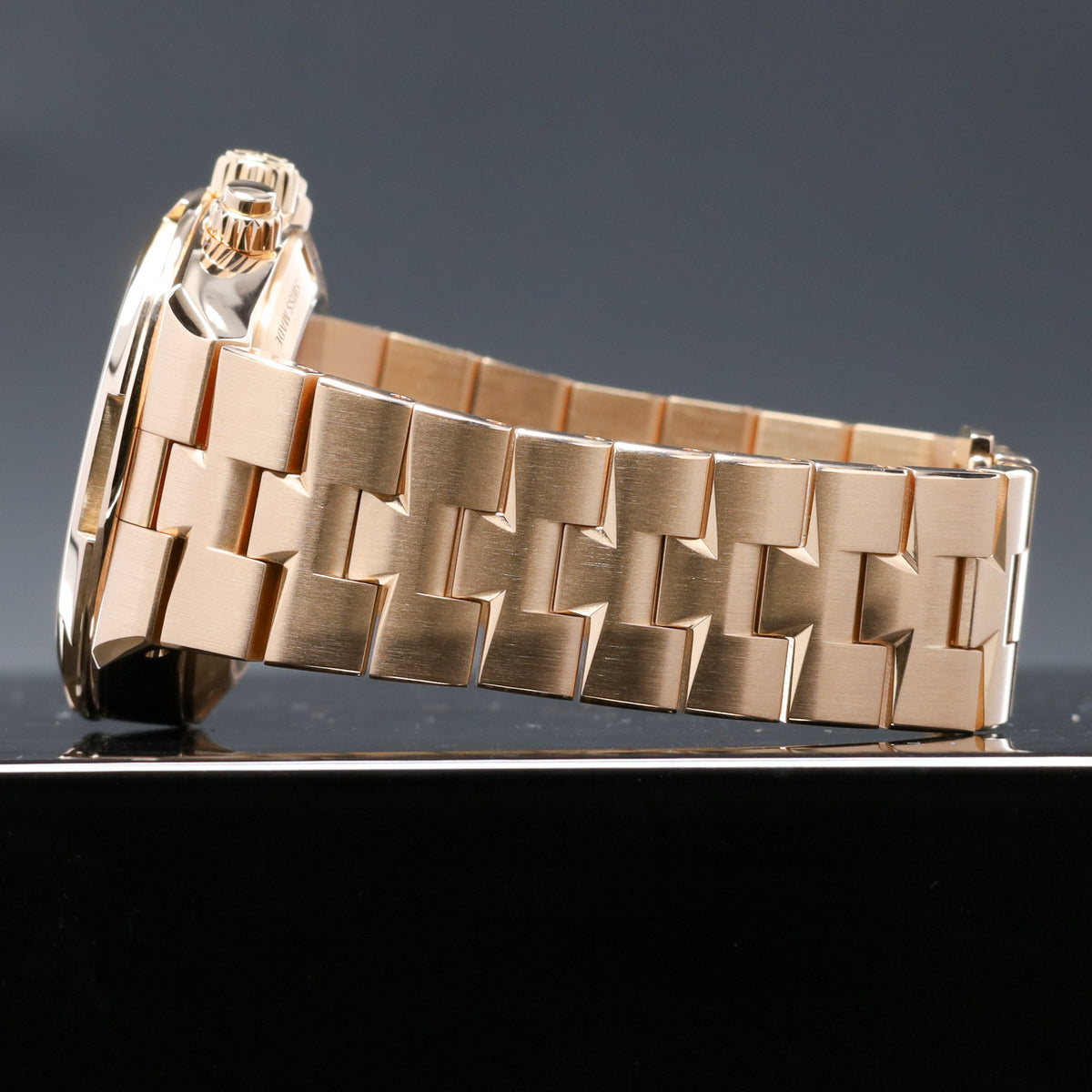 Vacheron Constantin Overseas 2023 Complete 42.5mm 18k Rose Gold Blue Dial 18k Rose Gold Bezel 18k Rose Gold Bracelet 5500v/110R