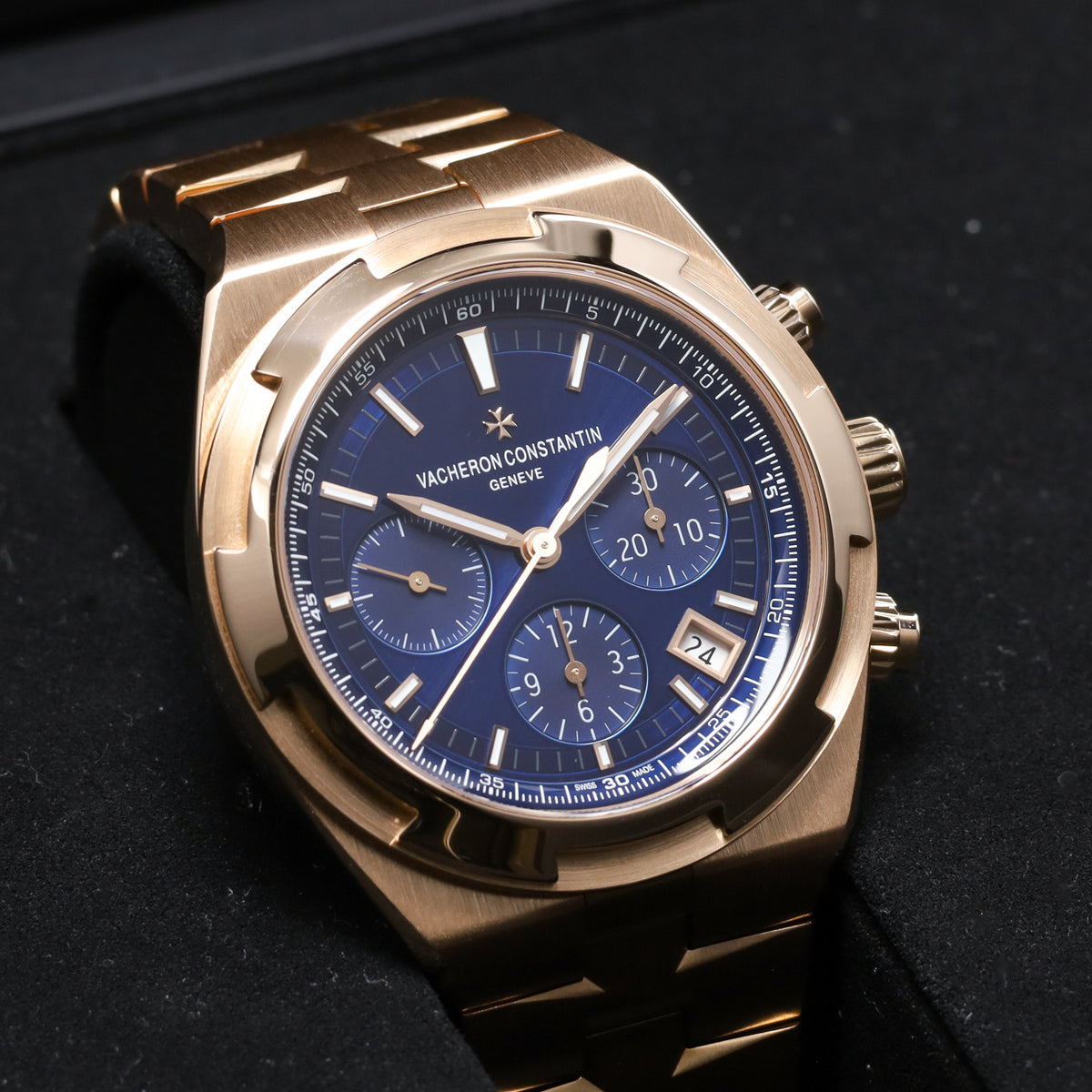 Vacheron Constantin Overseas 2023 Complete 42.5mm 18k Rose Gold Blue Dial 18k Rose Gold Bezel 18k Rose Gold Bracelet 5500v/110R