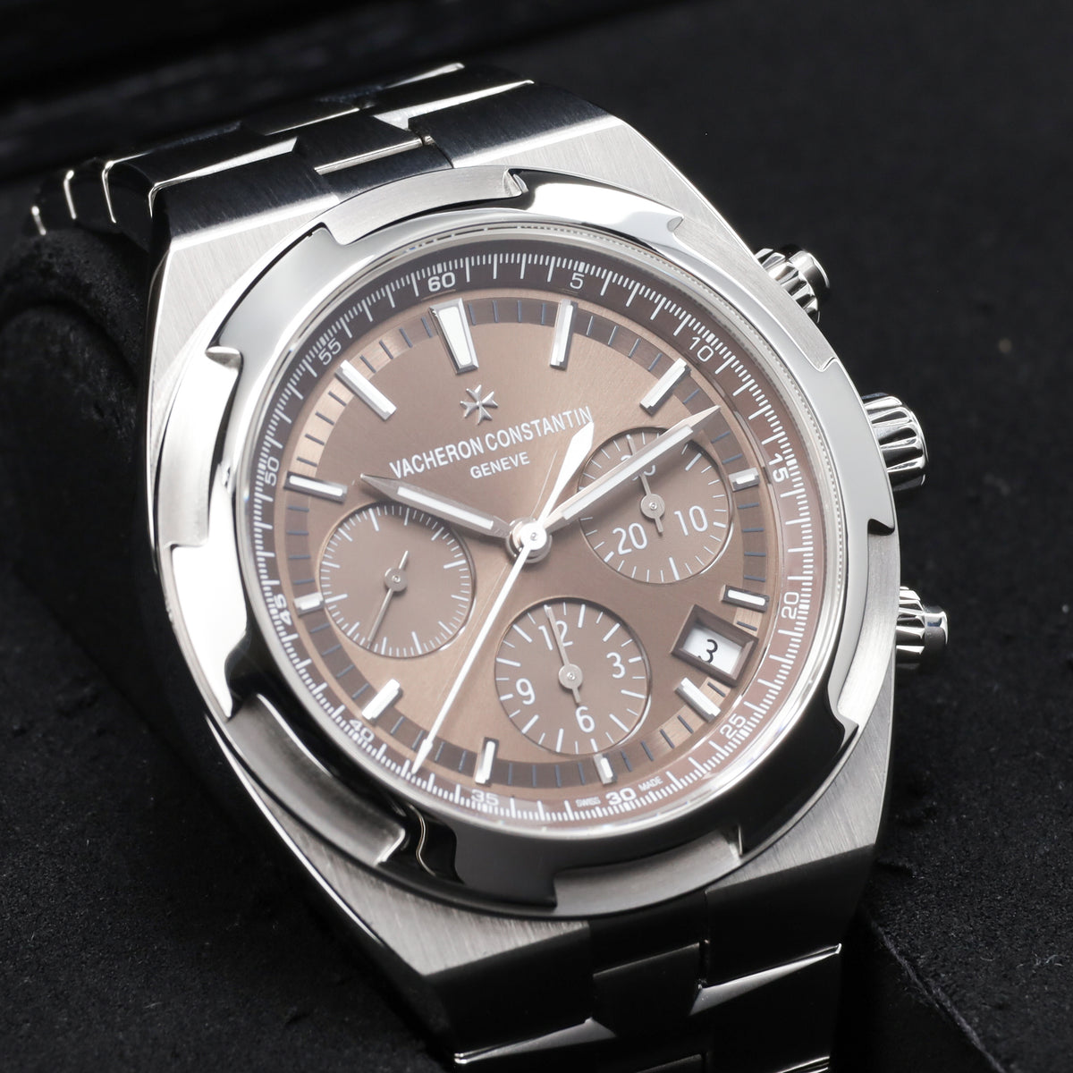 Vacheron Constantin Overseas 2017 Complete 42.5mm Stainless Steel Brown Dial Stainless Steel Six-Sided Bezel Stainless Steel Bracelet 5500V/110A