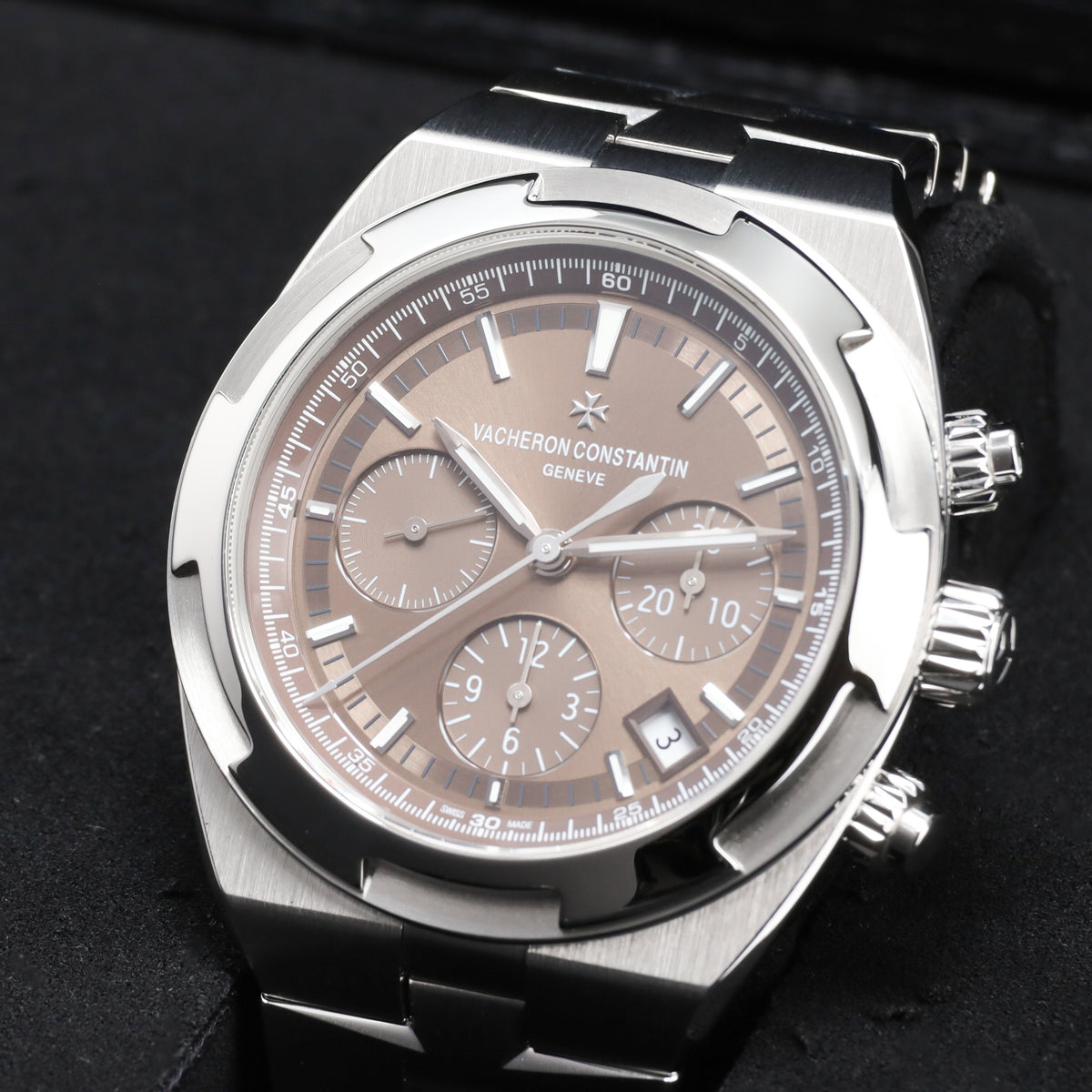Vacheron Constantin Overseas 2017 Complete 42.5mm Stainless Steel Brown Dial Stainless Steel Six-Sided Bezel Stainless Steel Bracelet 5500V/110A