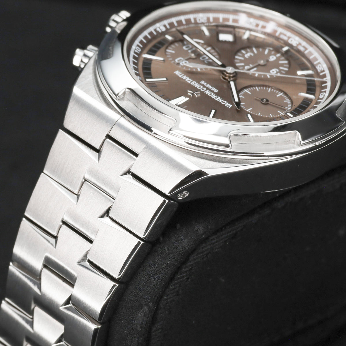Vacheron Constantin Overseas 2017 Complete 42.5mm Stainless Steel Brown Dial Stainless Steel Six-Sided Bezel Stainless Steel Bracelet 5500V/110A