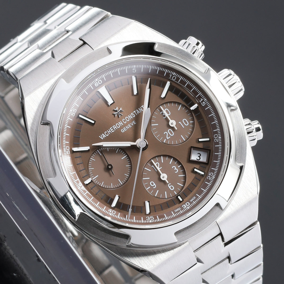 Vacheron Constantin Overseas 2017 Complete 42.5mm Stainless Steel Brown Dial Stainless Steel Six-Sided Bezel Stainless Steel Bracelet 5500V/110A
