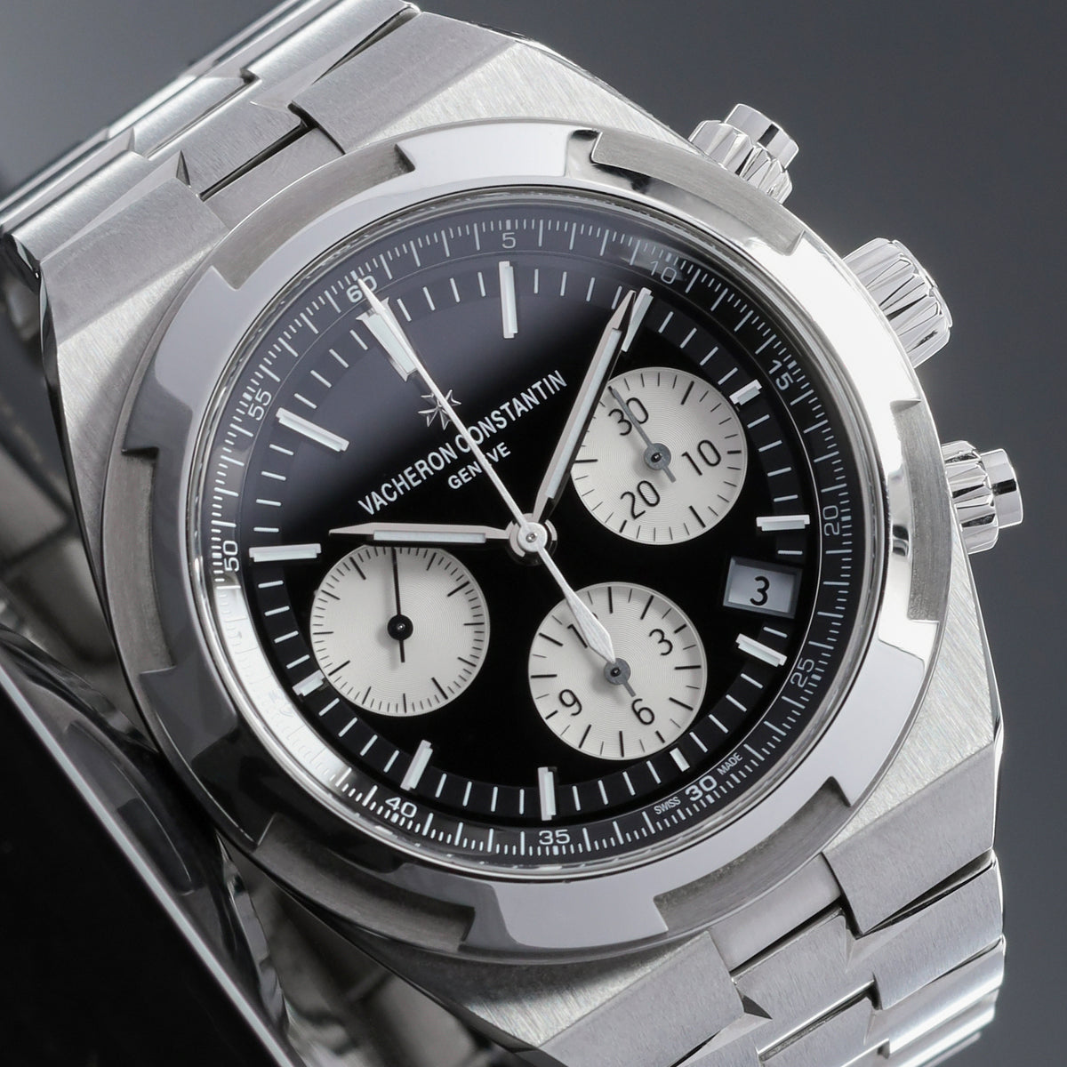 Vacheron Constantin Overseas 2023 Complete 42.5mm Stainless Steel Black Dial Stainless Steel Maltese Cross-Inspired Bezel Stainless Steel Bracelet with Additional Strap Options 5500V/110A-B481