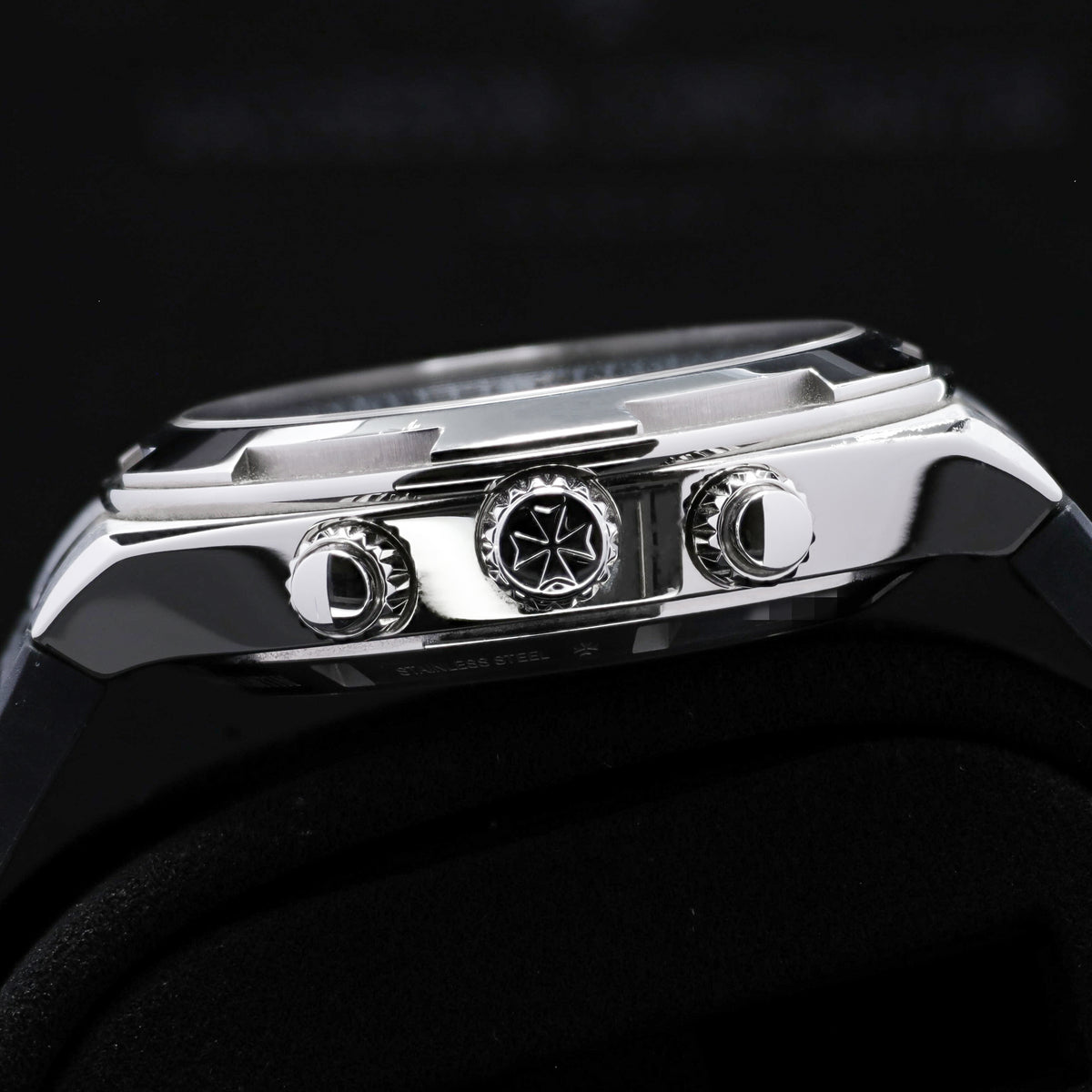 Vacheron Constantin Overseas 2023 Complete 42.5mm Stainless Steel Black Dial Stainless Steel Maltese Cross-Inspired Bezel Stainless Steel Bracelet with Additional Strap Options 5500V/110A-B481