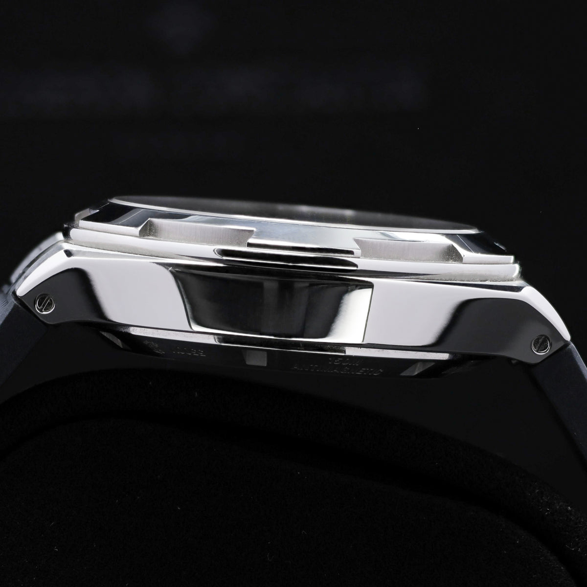 Vacheron Constantin Overseas 2023 Complete 42.5mm Stainless Steel Black Dial Stainless Steel Maltese Cross-Inspired Bezel Stainless Steel Bracelet with Additional Strap Options 5500V/110A-B481