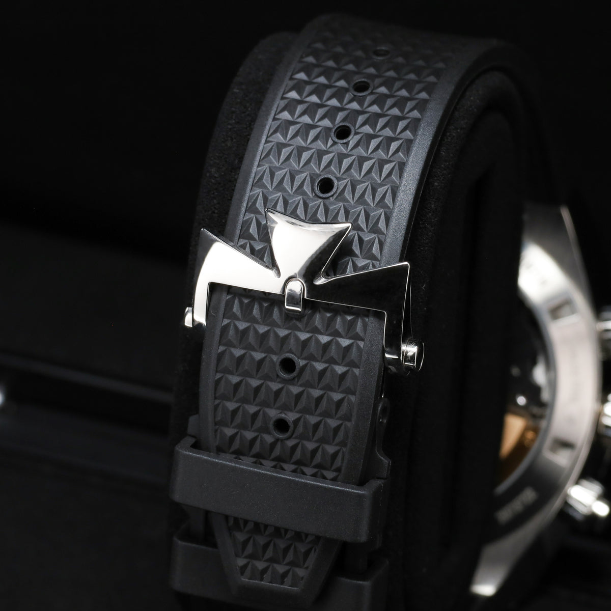 Vacheron Constantin Overseas 2023 Complete 42.5mm Stainless Steel Black Dial Stainless Steel Maltese Cross-Inspired Bezel Stainless Steel Bracelet with Additional Strap Options 5500V/110A-B481