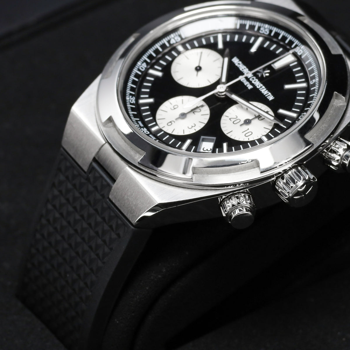 Vacheron Constantin Overseas 2023 Complete 42.5mm Stainless Steel Black Dial Stainless Steel Maltese Cross-Inspired Bezel Stainless Steel Bracelet with Additional Strap Options 5500V/110A-B481