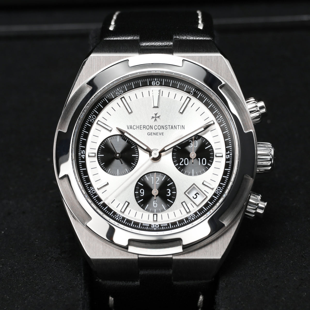 Vacheron Constantin Overseas 2023 Complete 42.5mm Stainless Steel Silver Panda Dial Black Sub Dials Stainless Steel Maltese Cross-Inspired Bezel Stainless Steel Bracelet 5500V/110A-B686