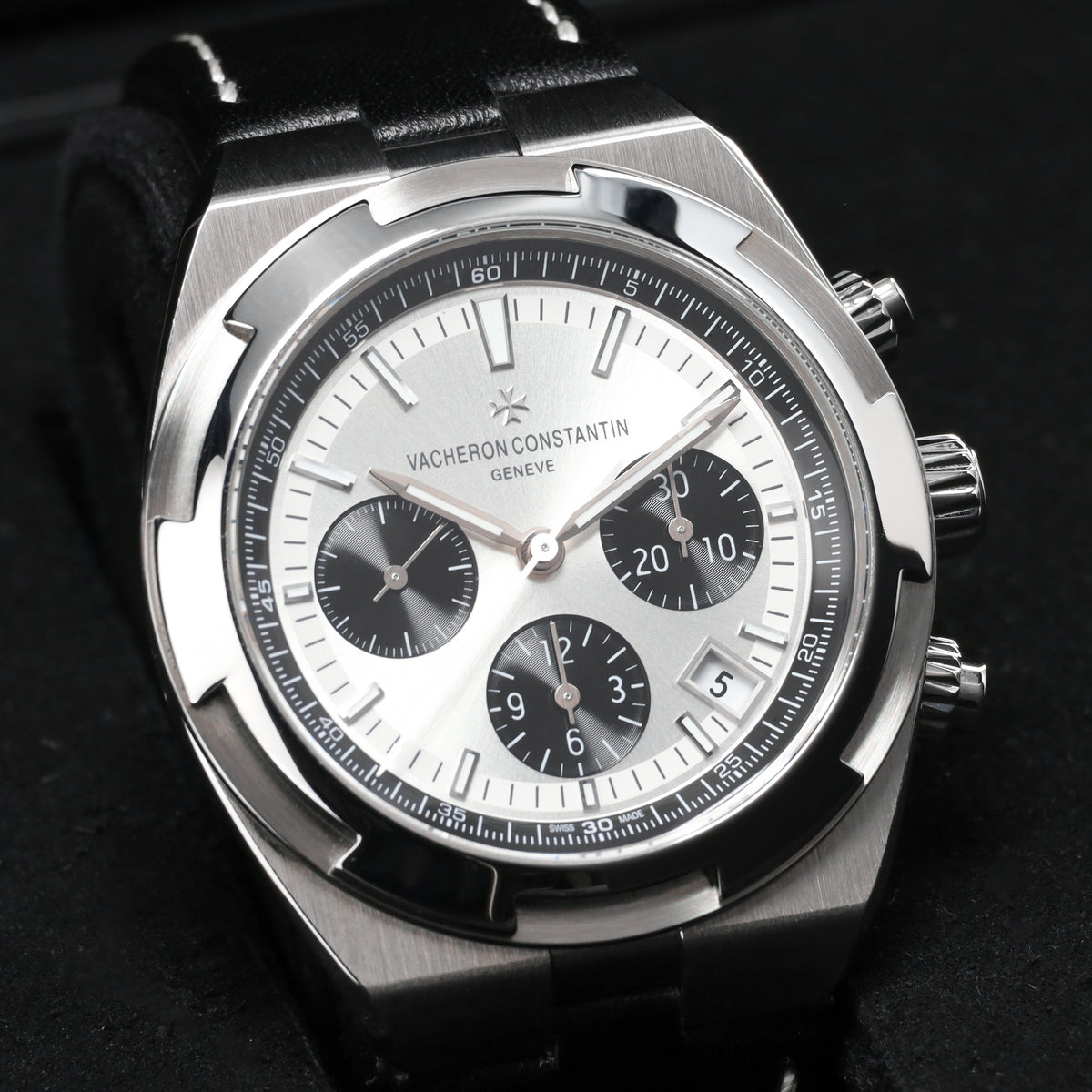 Vacheron Constantin Overseas 2023 Complete 42.5mm Stainless Steel Silver Panda Dial Black Sub Dials Stainless Steel Maltese Cross-Inspired Bezel Stainless Steel Bracelet 5500V/110A-B686