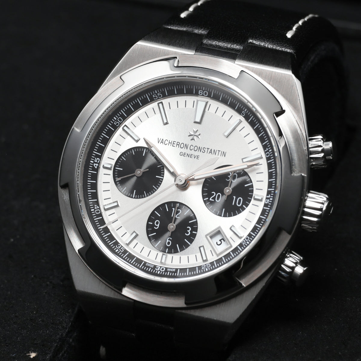 Vacheron Constantin Overseas 2023 Complete 42.5mm Stainless Steel Silver Panda Dial Black Sub Dials Stainless Steel Maltese Cross-Inspired Bezel Stainless Steel Bracelet 5500V/110A-B686
