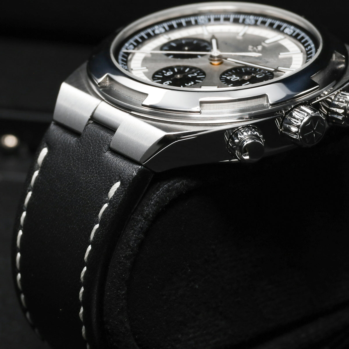 Vacheron Constantin Overseas 2023 Complete 42.5mm Stainless Steel Silver Panda Dial Black Sub Dials Stainless Steel Maltese Cross-Inspired Bezel Stainless Steel Bracelet 5500V/110A-B686