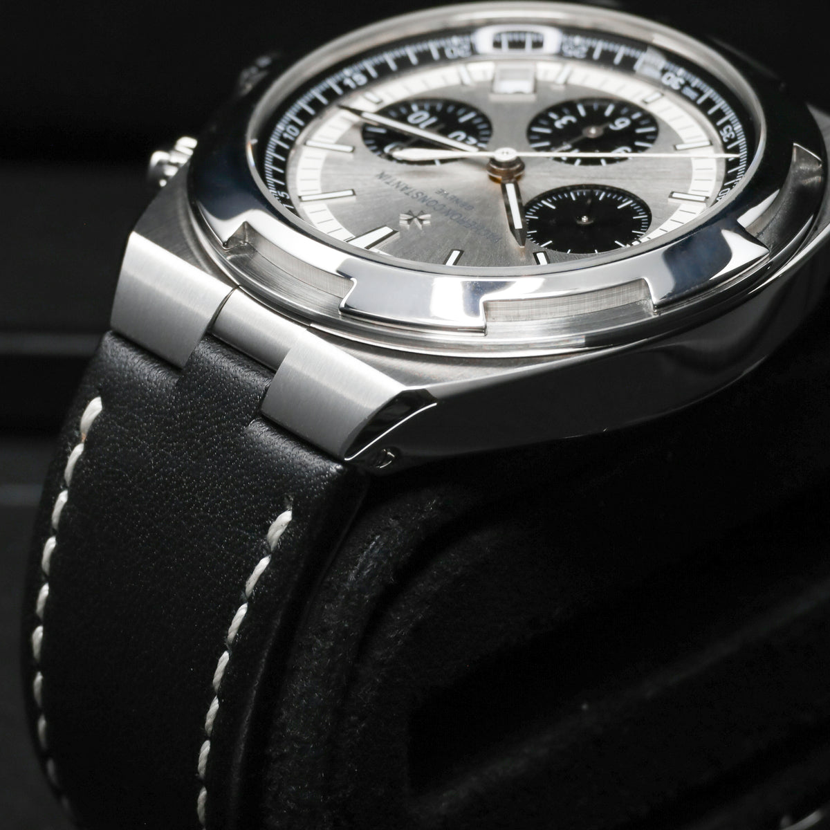Vacheron Constantin Overseas 2023 Complete 42.5mm Stainless Steel Silver Panda Dial Black Sub Dials Stainless Steel Maltese Cross-Inspired Bezel Stainless Steel Bracelet 5500V/110A-B686