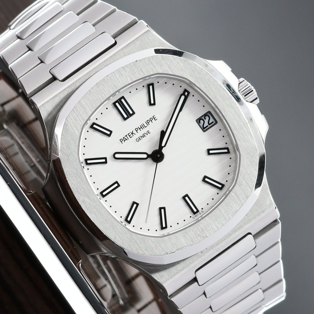 Patek Philippe Nautilus Complete 40mm Stainless Steel White Stainless Steel Bezel Stainless Steel Integrated Bracelet 5711