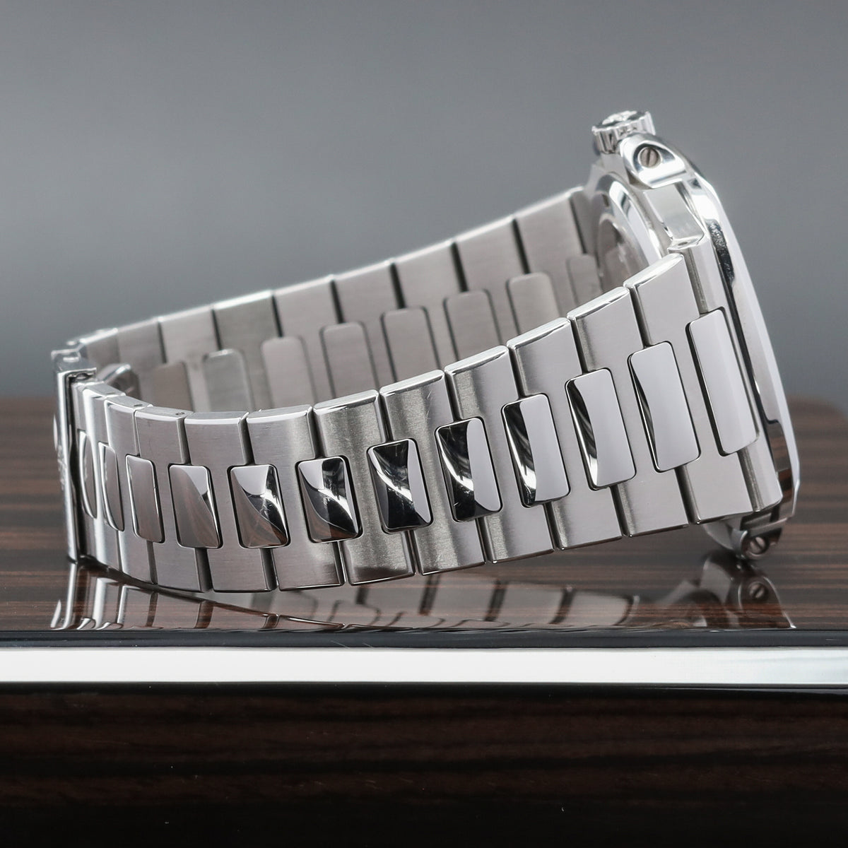 Patek Philippe Nautilus Complete 40mm Stainless Steel White Stainless Steel Bezel Stainless Steel Integrated Bracelet 5711