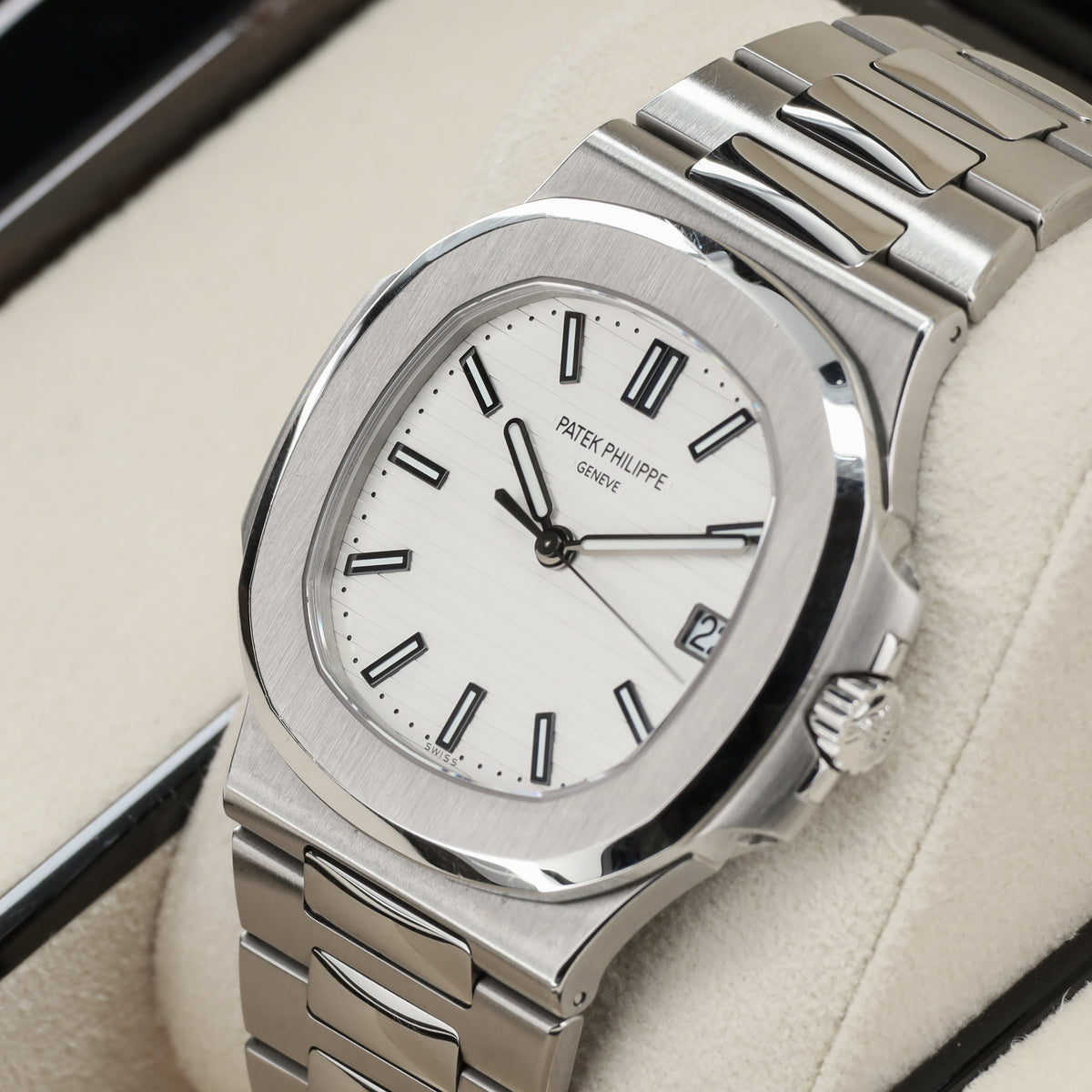 Patek Philippe Nautilus Complete 40mm Stainless Steel White Stainless Steel Bezel Stainless Steel Integrated Bracelet 5711