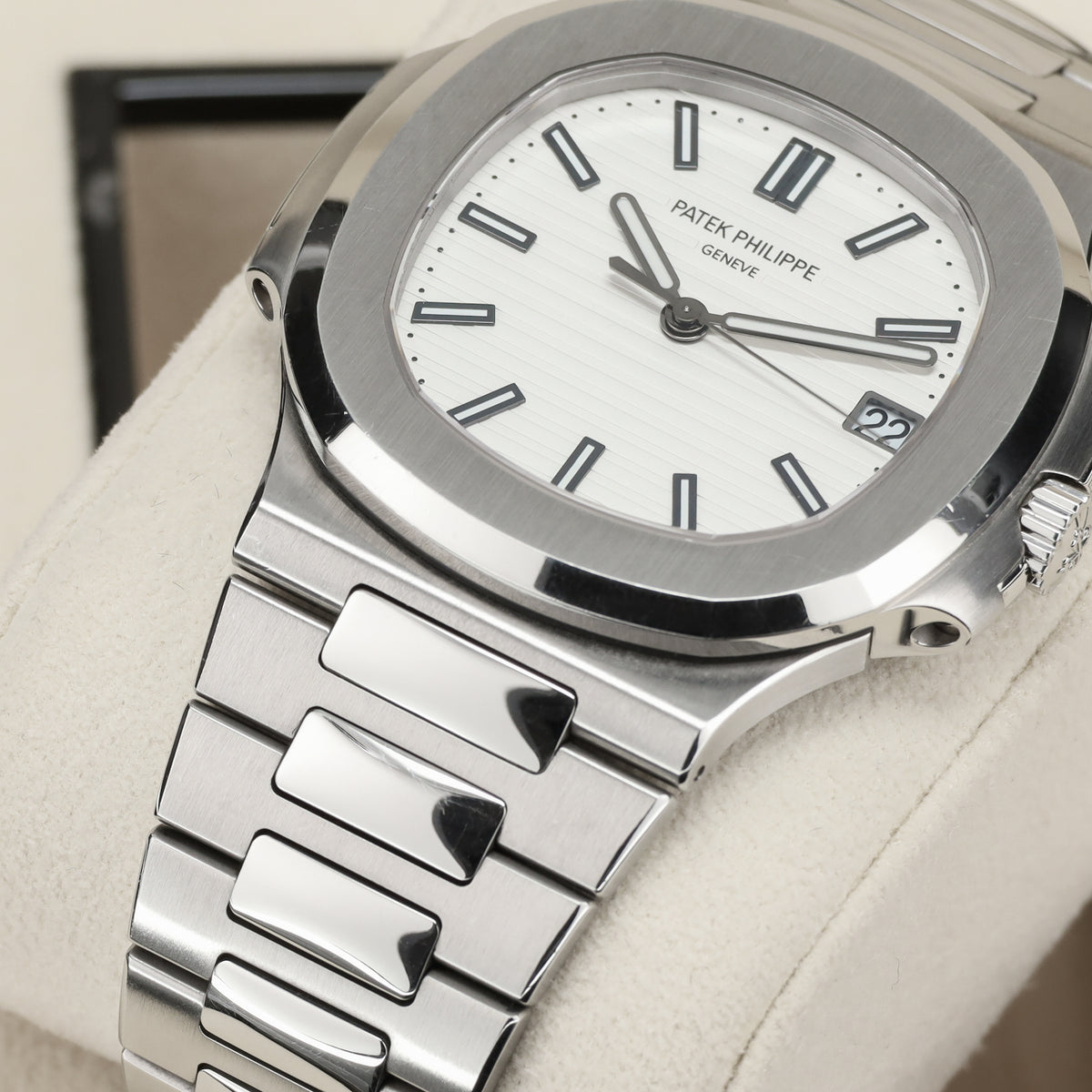 Patek Philippe Nautilus Complete 40mm Stainless Steel White Stainless Steel Bezel Stainless Steel Integrated Bracelet 5711