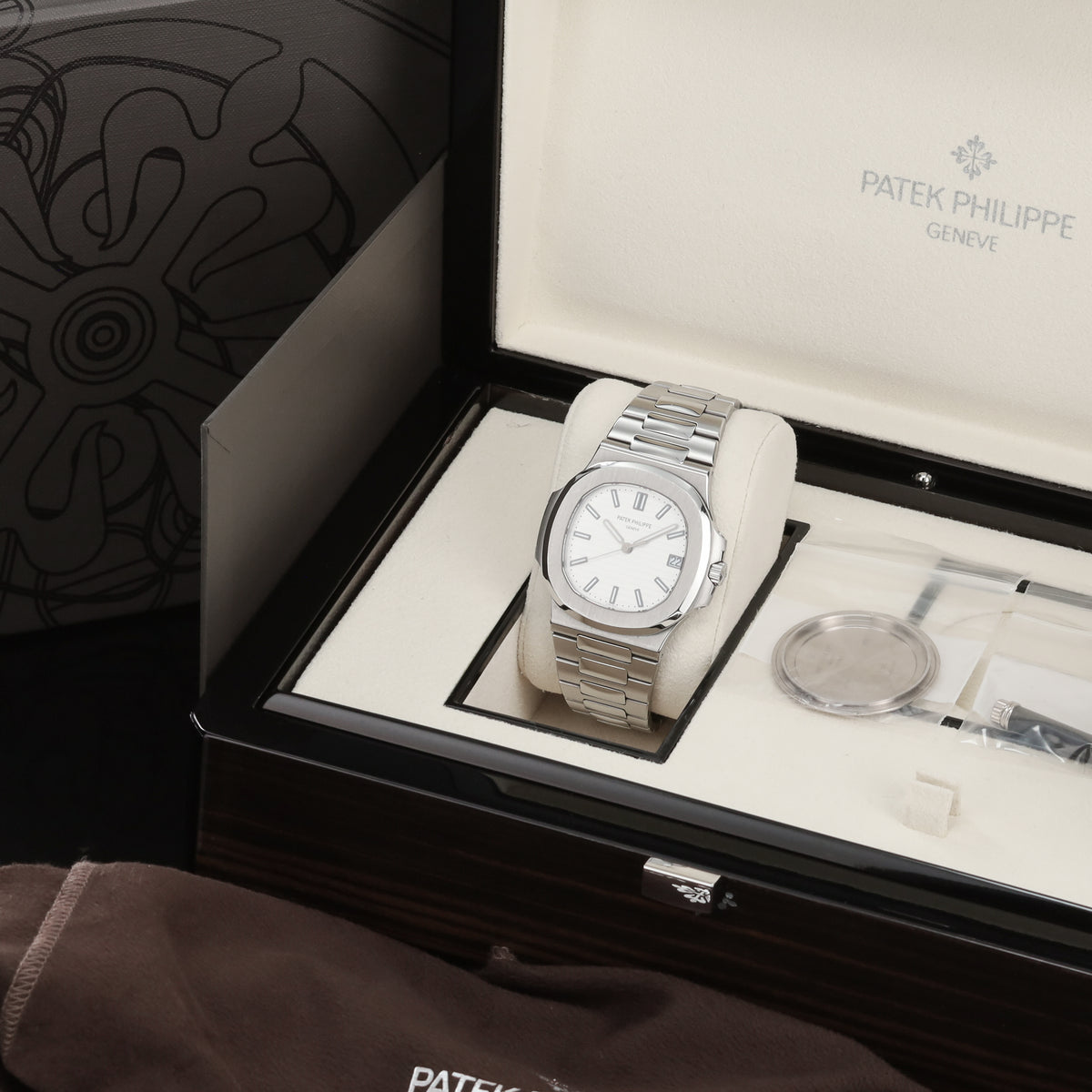 Patek Philippe Nautilus Complete 40mm Stainless Steel White Stainless Steel Bezel Stainless Steel Integrated Bracelet 5711