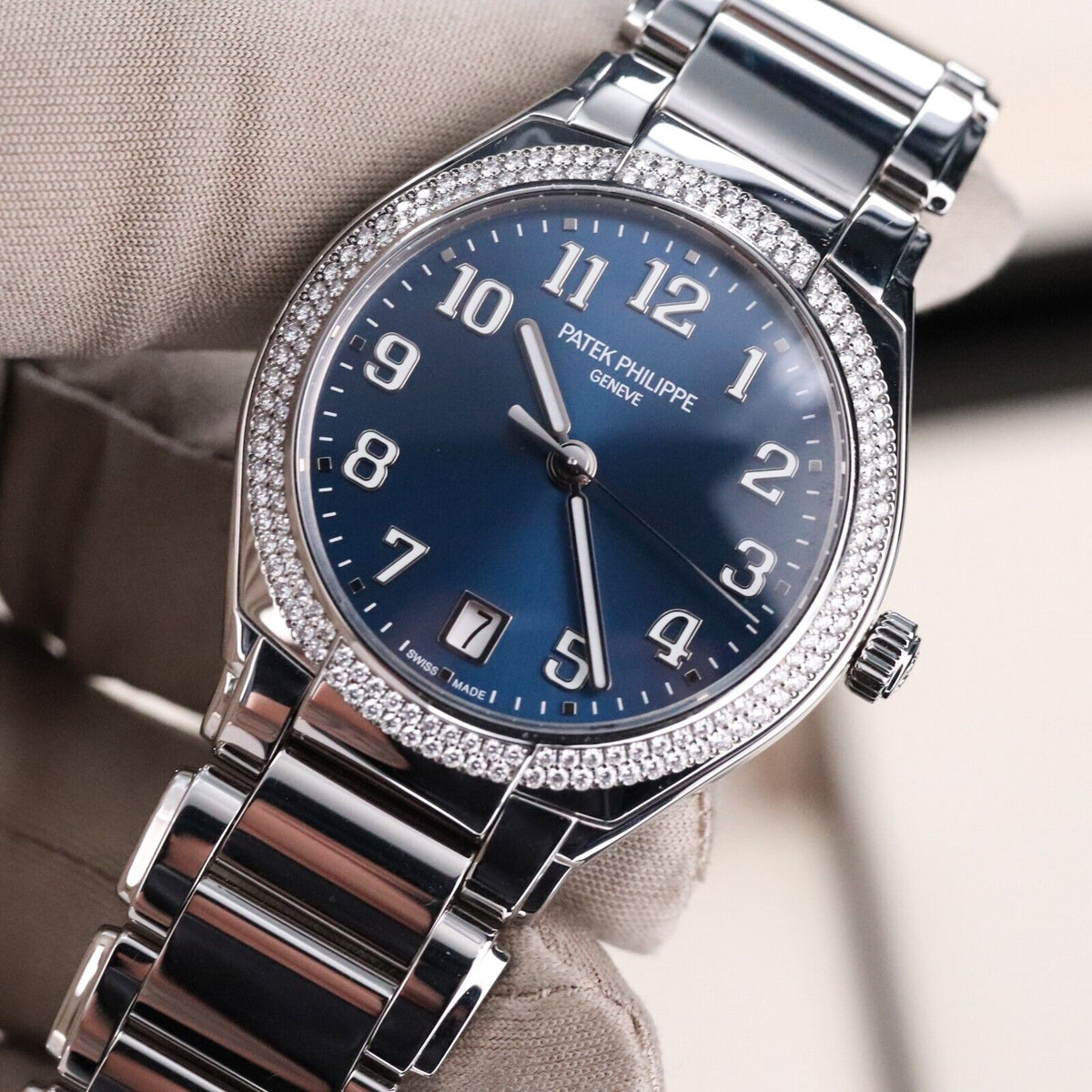 Patek Philippe Twenty 4 Diamond Blue Sunburst 36mm Women's Steel - 7300/1200A