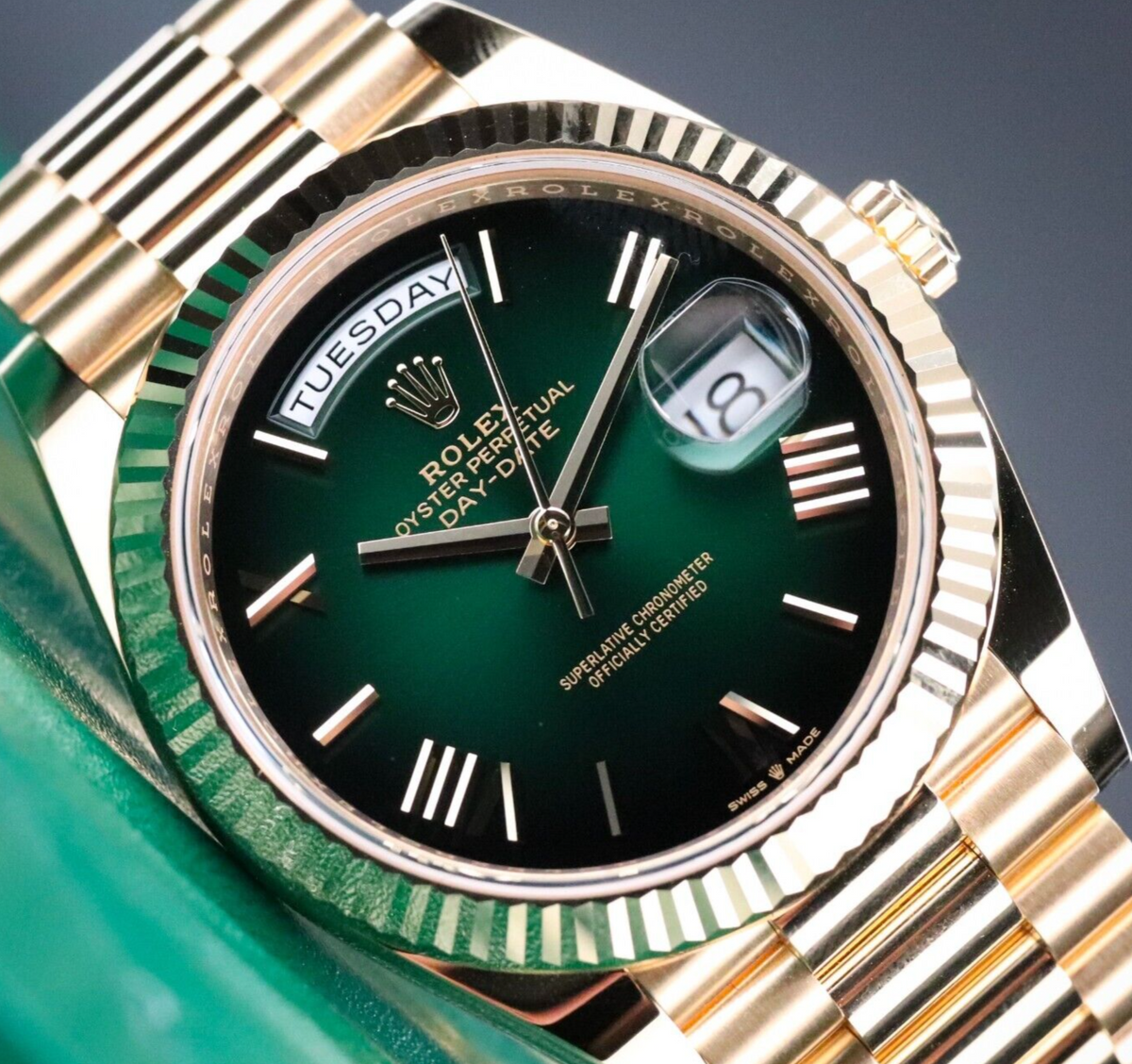 2024 Rolex Day-Date NEW Green Ombre Dial 40mmYellow Gold President 228238 Unworn