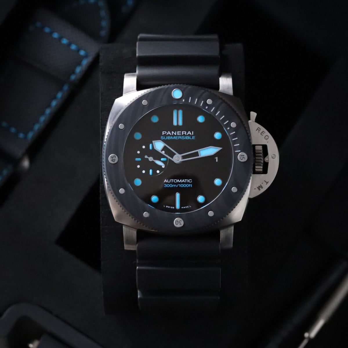 Panerai Luminor Submersible Carbotech 47mm Blue BMG-Tech PAM00799 PAM 799 - MINT