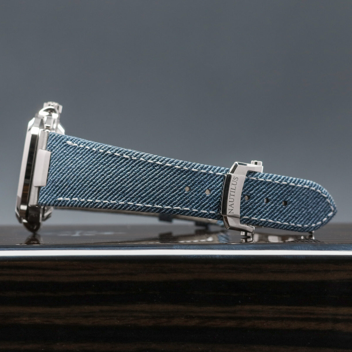 Patek Nautilus 2025 Complete 40.5mm 18k White Gold Blue Dial 18k White Gold Blue Strap 5980/60G