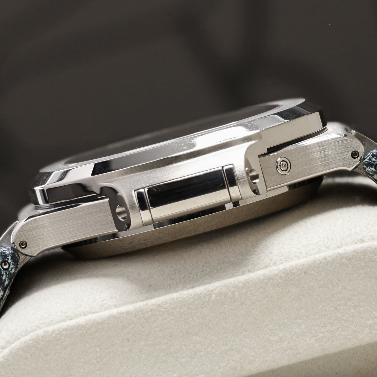 Patek Nautilus 2025 Complete 40.5mm 18k White Gold Blue Dial 18k White Gold Blue Strap 5980/60G