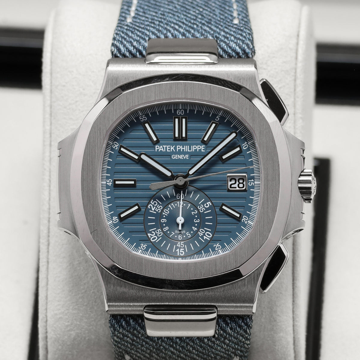 Patek Nautilus 2025 Complete 40.5mm 18k White Gold Blue Dial 18k White Gold Blue Strap 5980/60G
