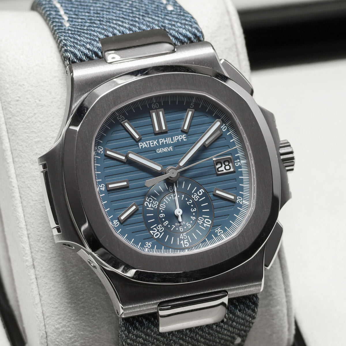 Patek Nautilus 2025 Complete 40.5mm 18k White Gold Blue Dial 18k White Gold Blue Strap 5980/60G