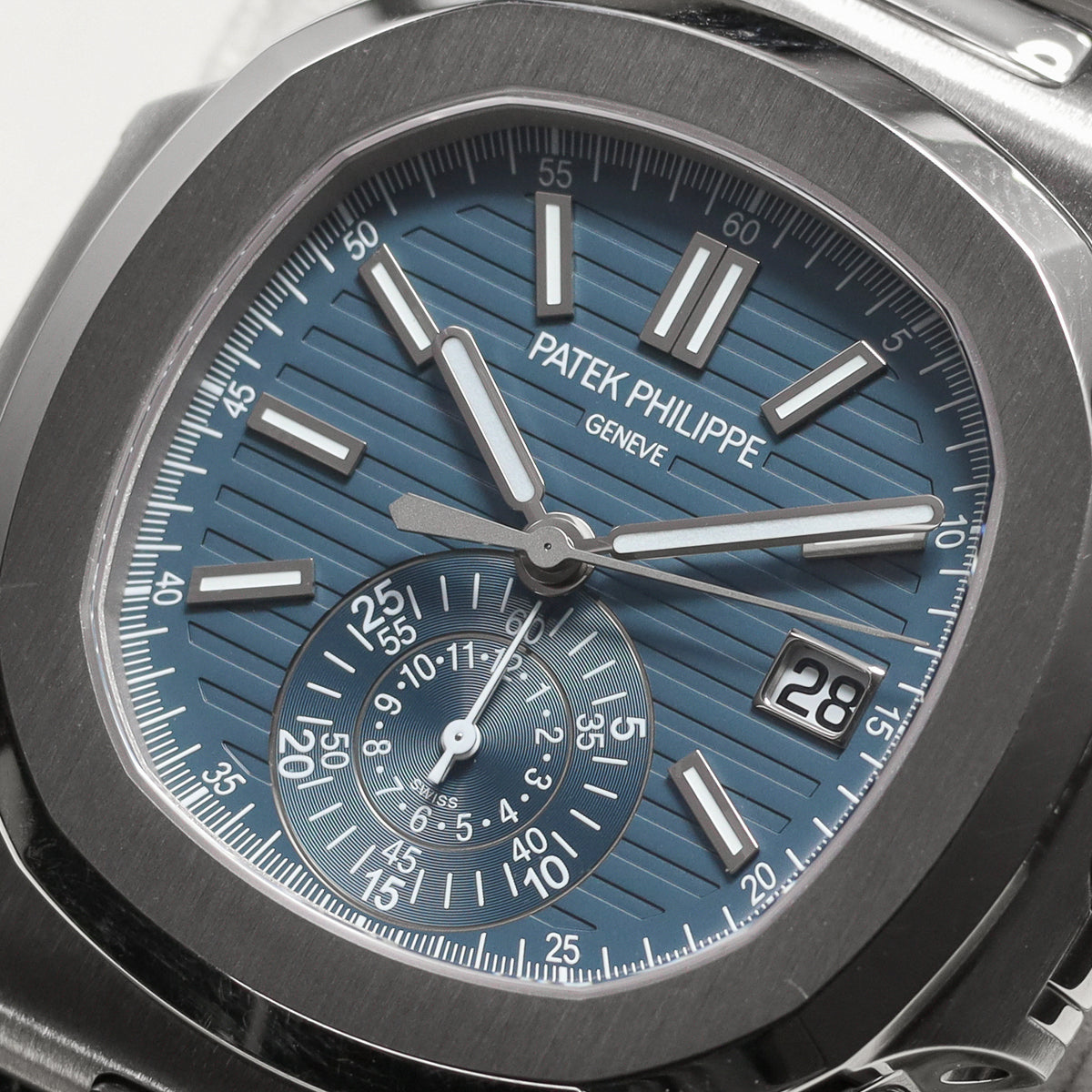 Patek Nautilus 2025 Complete 40.5mm 18k White Gold Blue Dial 18k White Gold Blue Strap 5980/60G