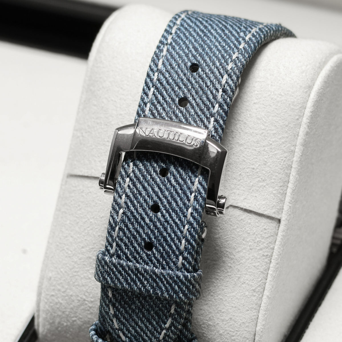 Patek Nautilus 2025 Complete 40.5mm 18k White Gold Blue Dial 18k White Gold Blue Strap 5980/60G