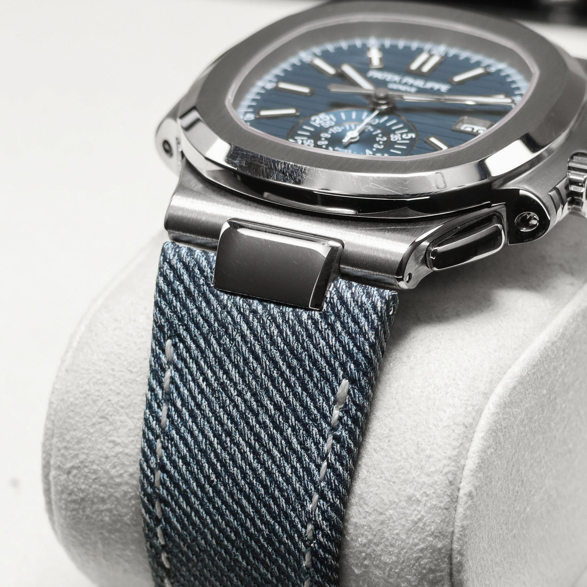 Patek Nautilus 2025 Complete 40.5mm 18k White Gold Blue Dial 18k White Gold Blue Strap 5980/60G