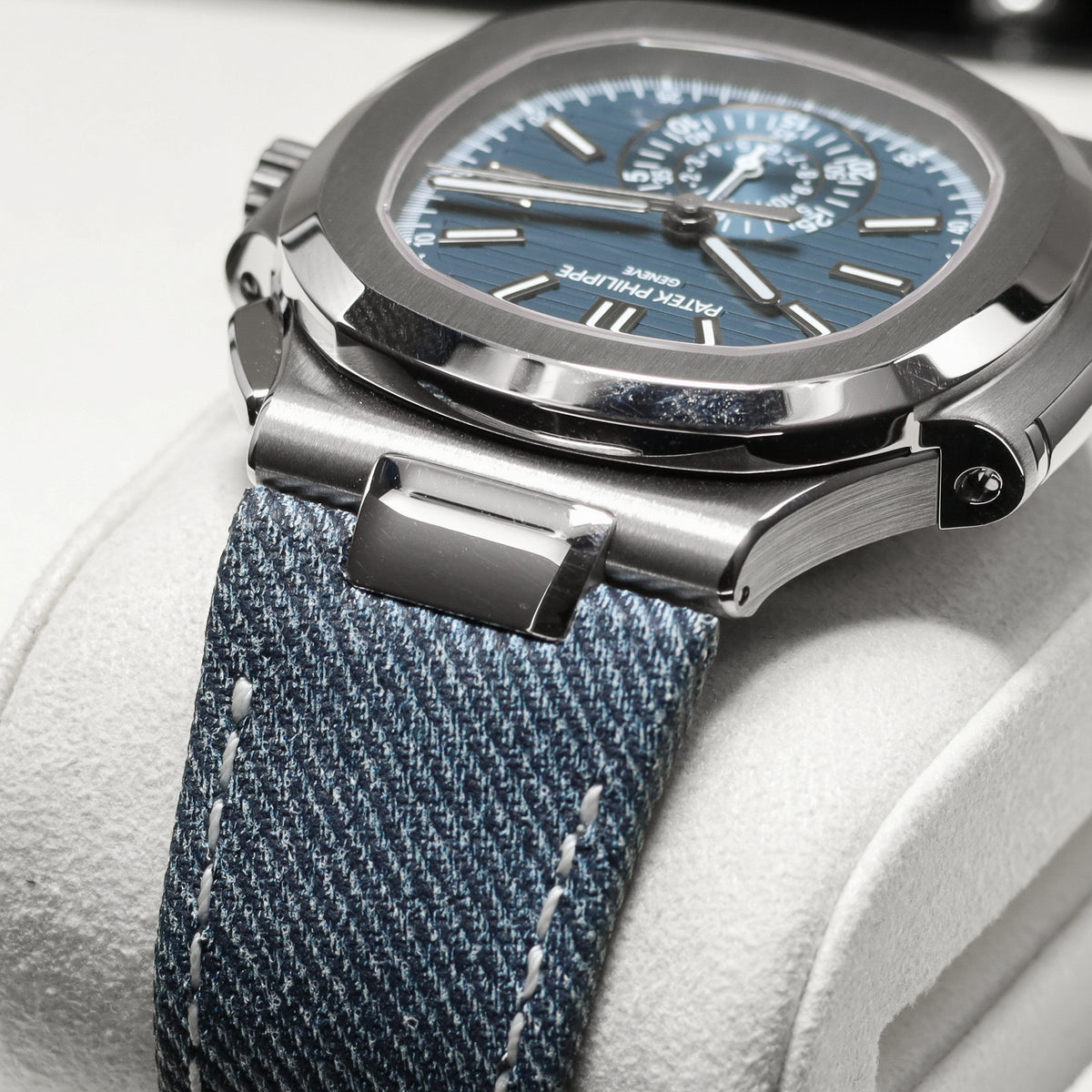 Patek Nautilus 2025 Complete 40.5mm 18k White Gold Blue Dial 18k White Gold Blue Strap 5980/60G