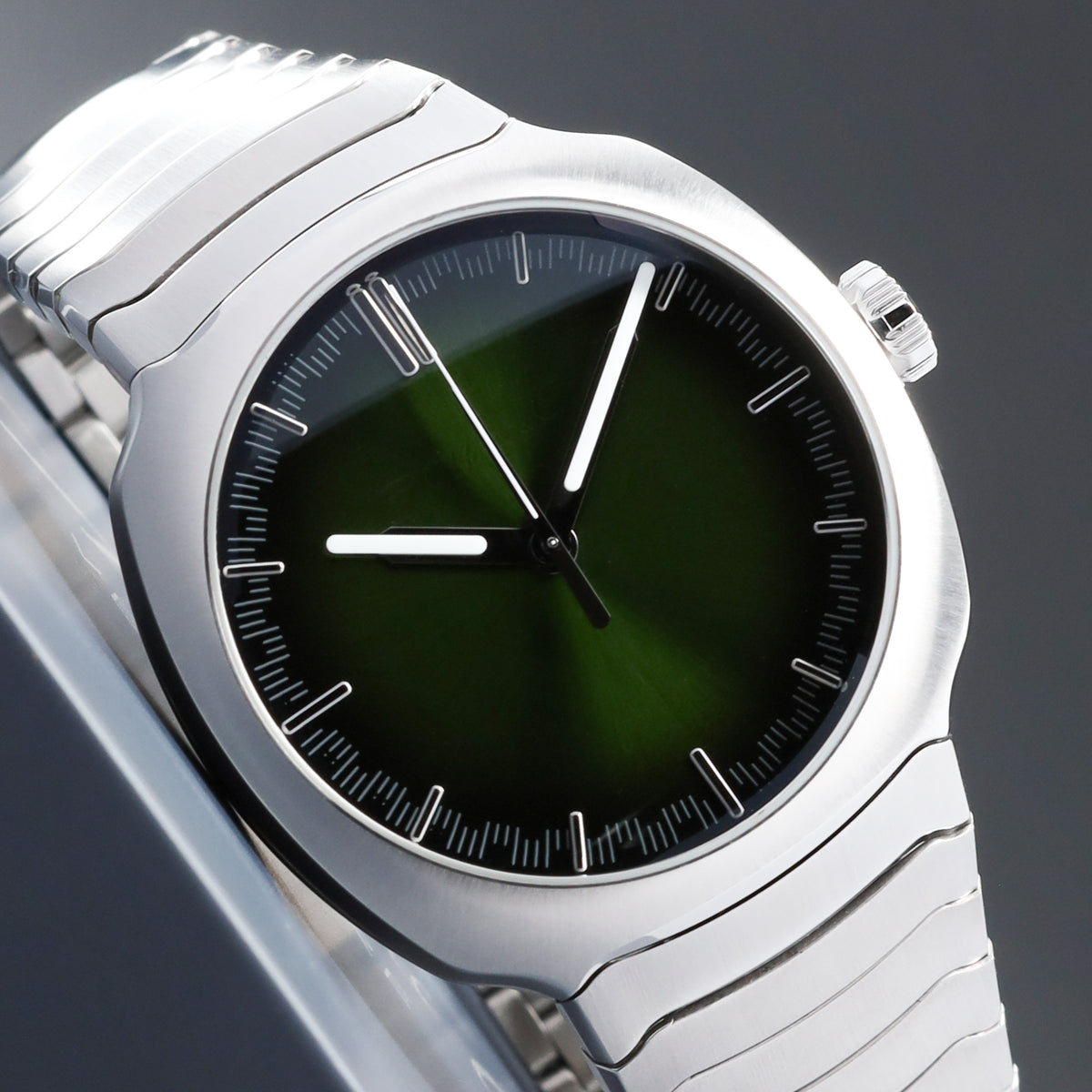 H Moser Streamliner 2025 Complete 40mm Stainless Steel Matrix Green Dial Stainless Steel Smooth Bezel Stainless Steel Integrated Bracelet with Folding Clasp  6201-1200