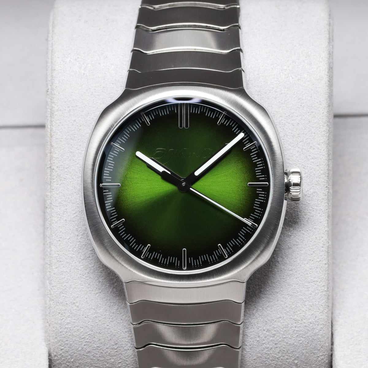 H Moser Streamliner 2025 Complete 40mm Stainless Steel Matrix Green Dial Stainless Steel Smooth Bezel Stainless Steel Integrated Bracelet with Folding Clasp  6201-1200