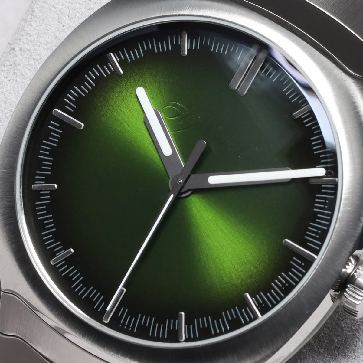 H Moser Streamliner 2025 Complete 40mm Stainless Steel Matrix Green Dial Stainless Steel Smooth Bezel Stainless Steel Integrated Bracelet with Folding Clasp  6201-1200