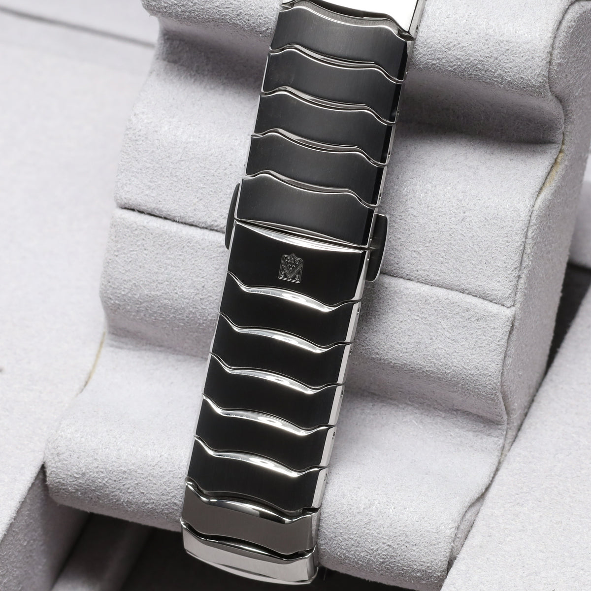 H Moser Streamliner 2025 Complete 40mm Stainless Steel Matrix Green Dial Stainless Steel Smooth Bezel Stainless Steel Integrated Bracelet with Folding Clasp  6201-1200