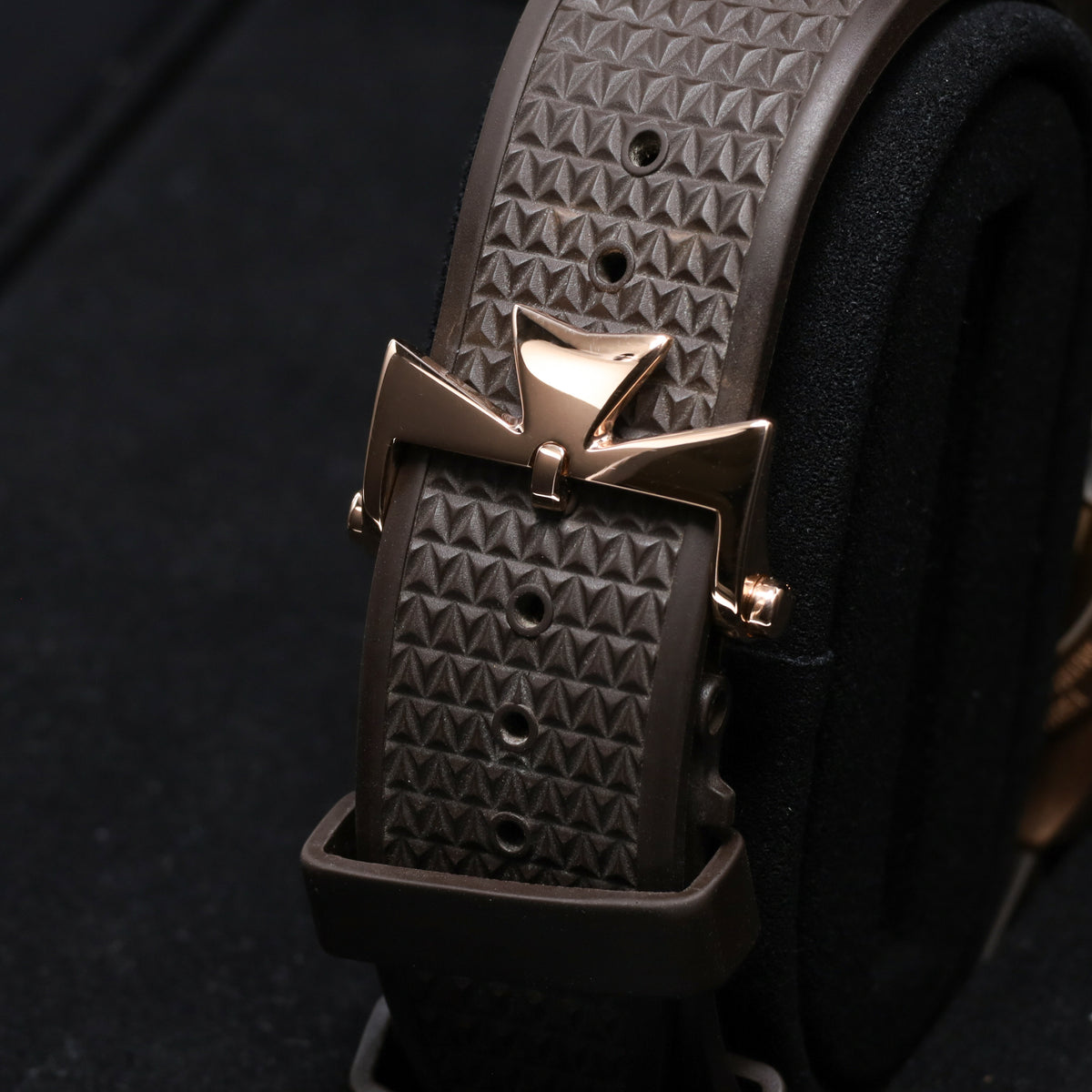 Vacheron Overseas 2020 Complete 42.5mm 18k Rose Gold Silver Sunburst Overseas Maltese Cross Inspired Bezel Black Rubber Strap 7900V