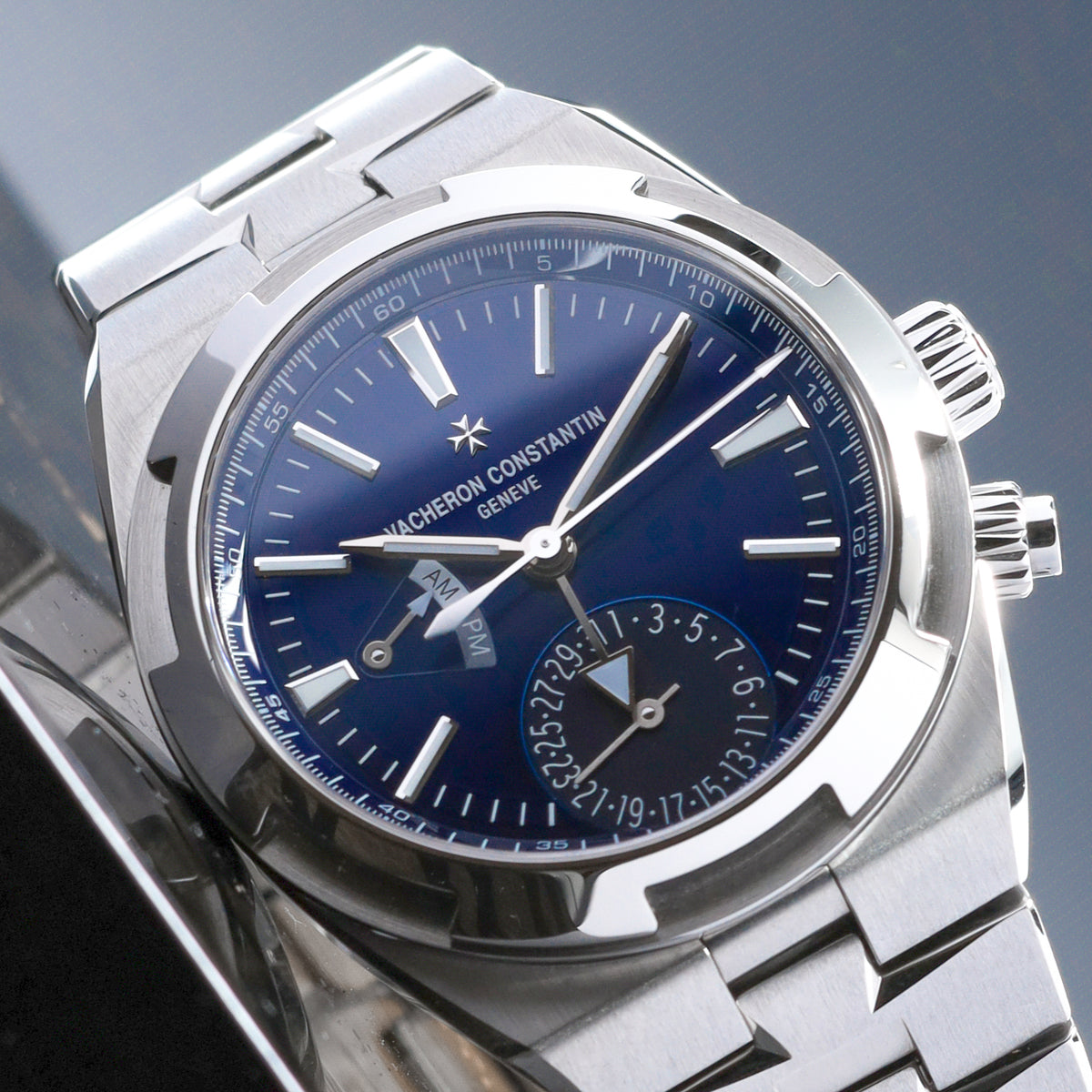 Vacheron Constantin Overseas 2021 Complete 41mm Stainless Steel Blue Dial Stainless Steel Bezel Stainless Steel Bracelet 7900V