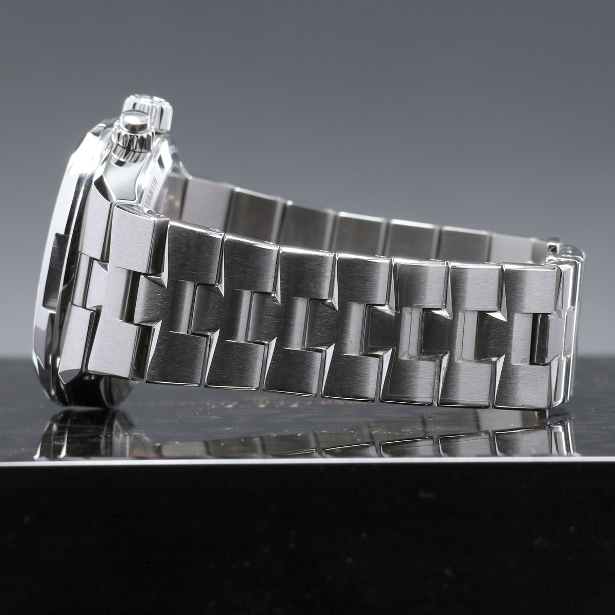 Vacheron Constantin Overseas 2021 Complete 41mm Stainless Steel Blue Dial Stainless Steel Bezel Stainless Steel Bracelet 7900V